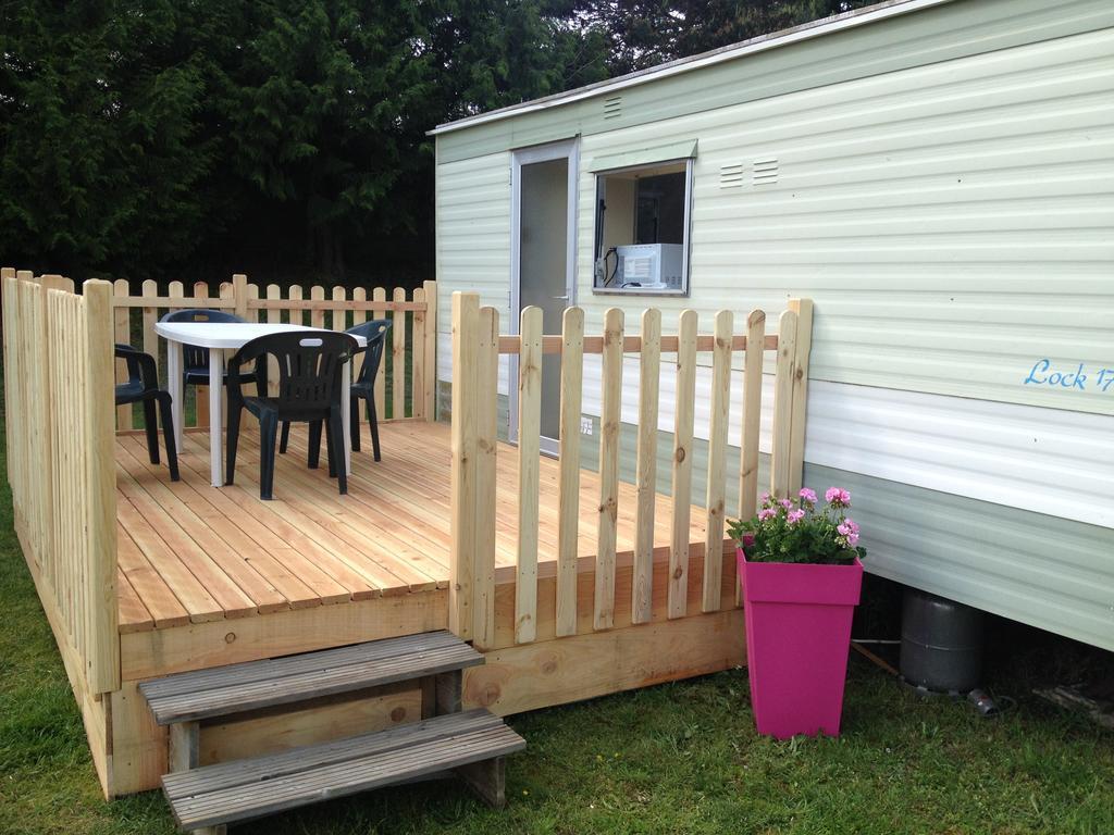 Camping " Le Grun De Chignore" Vollore-Ville Eksteriør billede